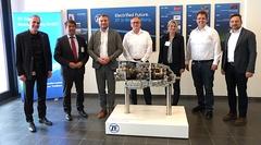 Oberbürgermeister Steffen Scheller während seines ZF-Besuchs mit Wirtschaftsminister Daniel Keller Mitte Mai 2025.