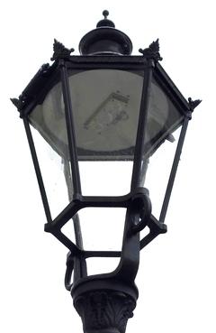 In der Plauer Straße sind die historisierten Lampen unter anderen mit diesen neuen LED-Einsätzen bestückt.