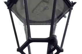 In der Plauer Straße sind die historisierten Lampen unter anderen mit diesen neuen LED-Einsätzen bestückt.