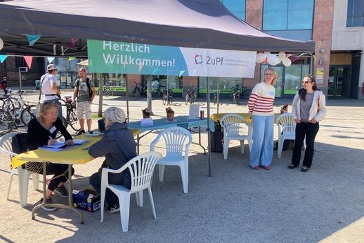ZuPf-Stand auf dem Neustädtischen Markt.