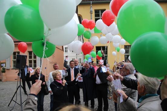 Dietlind Tiemann: 300 Ballons als Zeichen für die Kreisfreiheit