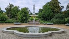 Kleeblattartig sieht der Brunnen am Südaufgang des Marienberges aus.