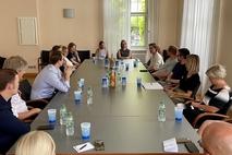 Am runden Tisch mit Auszubildenden und Studierenden der Stadtverwaltung