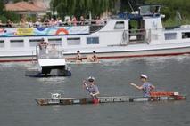 Das Fischstäbchen-Duo paddelte vorne mit.