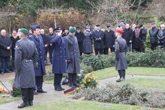 Kranzniederlegung am Gedenkstein für die gefallenen Soldaten