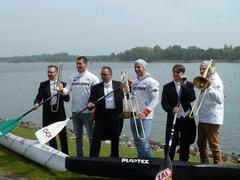 Pünktlich zu den ersten Gruppenfotos strahlt die Sonne.