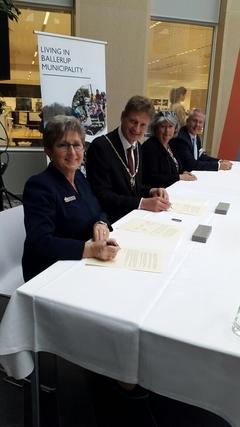 Feierliche Vertragsunterzeichnung der Städtepartnerschaft