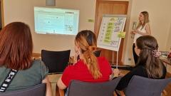 Moderatorin Juliana Barg fasste die Gesprächsthemen in Stichpunkten zusammen.