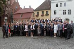 Oberbürgermeisterin Dr. Dietlind Tiemann trug zum Anlass ihre Amtskette.