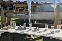 Betonmischungen können an einem Stand. begutachtet werden.