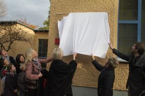 Feierliche Enthüllung des Namensschildes an der Musikschule „Vicco von Bülow“