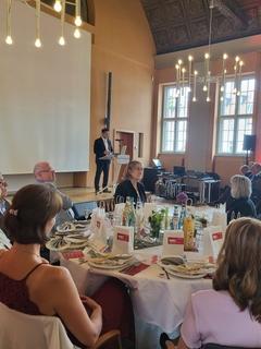 Bei seinem Grußwort