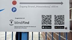 Hinweis auf die neue Orientierungshilfe samt QR-Codes am Haupteingang der Regattastrecke Beetzsee.