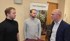 Daniel Keip im Gespräche mit Robert Pape und Sebastian Windeck.