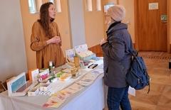 Maren Werner am Infostand