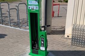 Blick auf die Fahrrad-Reparaturstation