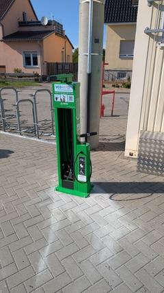 Blick auf die Fahrrad-Reparaturstation