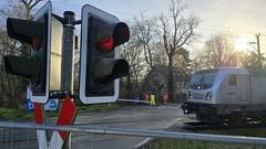 Kurz vor der Freigabe kam ein Zug.