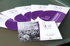 Programmhefte und Flyer zur Veranstaltungsreihe