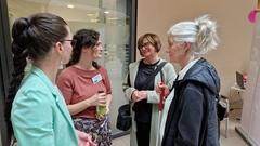 Gesundheits-Beigeordnete Alexandra Adel im Gespräch mit Netzwerk-Koordinatorin Jenny Barthel, Katrin Tietz und Sybille Kluge.