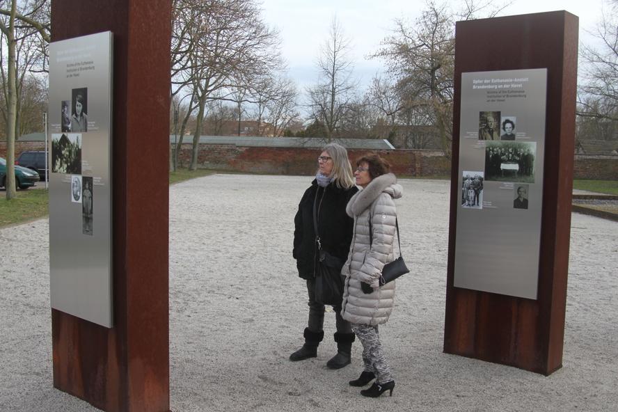 Dänische Gäste an der Gedenkstätte