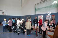 Viele nutzen die Möglichkeit sich an den Ständen zu informieren.