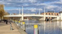 Um die Jahrtausendbrücke für die nächsten Jahre zu sichern, sind Sanierungsarbeiten an den Fahrbahnübergängen in Planung.