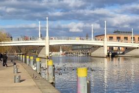 Um die Jahrtausendbrücke für die nächsten Jahre zu sichern, sind Sanierungsarbeiten an den Fahrbahnübergängen in Planung.