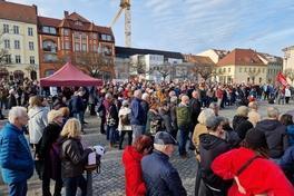 Kundgebung für Demokratie und Toleranz auf dem Neustädtischen Markt.