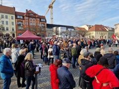 Kundgebung für Demokratie und Toleranz auf dem Neustädtischen Markt.