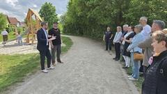 Bürgermeister Michael Müller und Ortsvorsteher Lack bei ihrer Einweihungsrede.