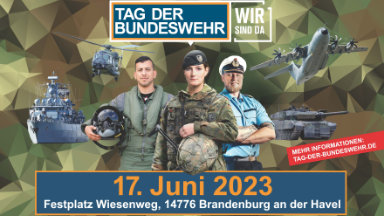 Soldatin und Soldaten sowie Fahrzeuge der Bundeswehr mit Infos zum Tag der Bundeswehr