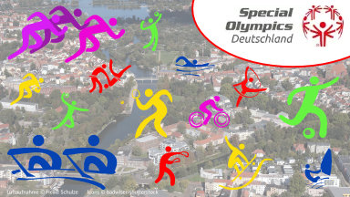 Luftaufnahme von Brandenburg an der Havel, davor viele Piktogramme unterschiedlicher Sportarten