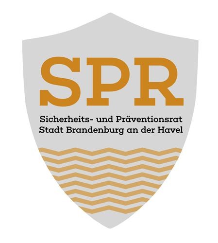 Logo mit grauem Schutzschild, orangen Wellen und Schriftzug "SPR"