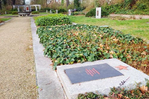 Gedenkstein im Bereich des Ehrenfriedhofs