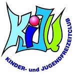 bunte Buchstaben KiJu auf gelben Grund, halbrund umlaufen als dunkelblauer Text: Kinder- und Jugendfreizeitclub 
